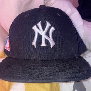 fitted yankees hat